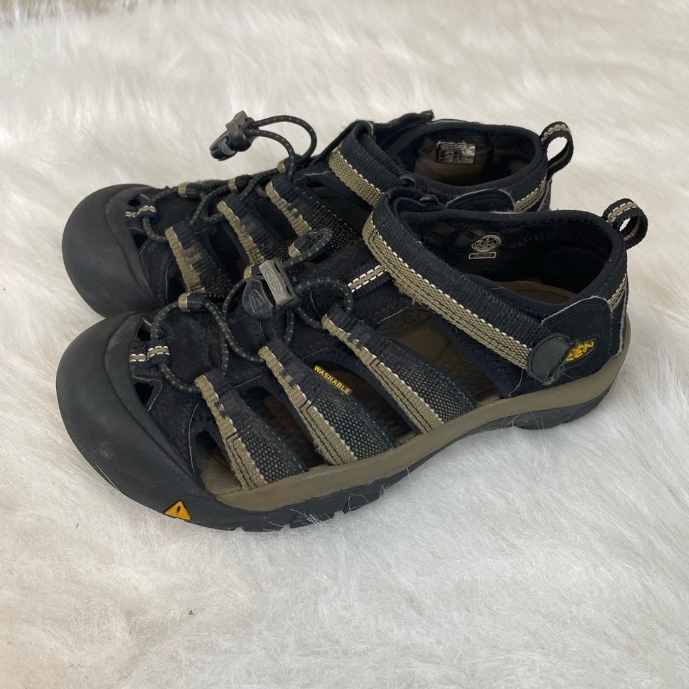Keen Boys Black and army green shoes